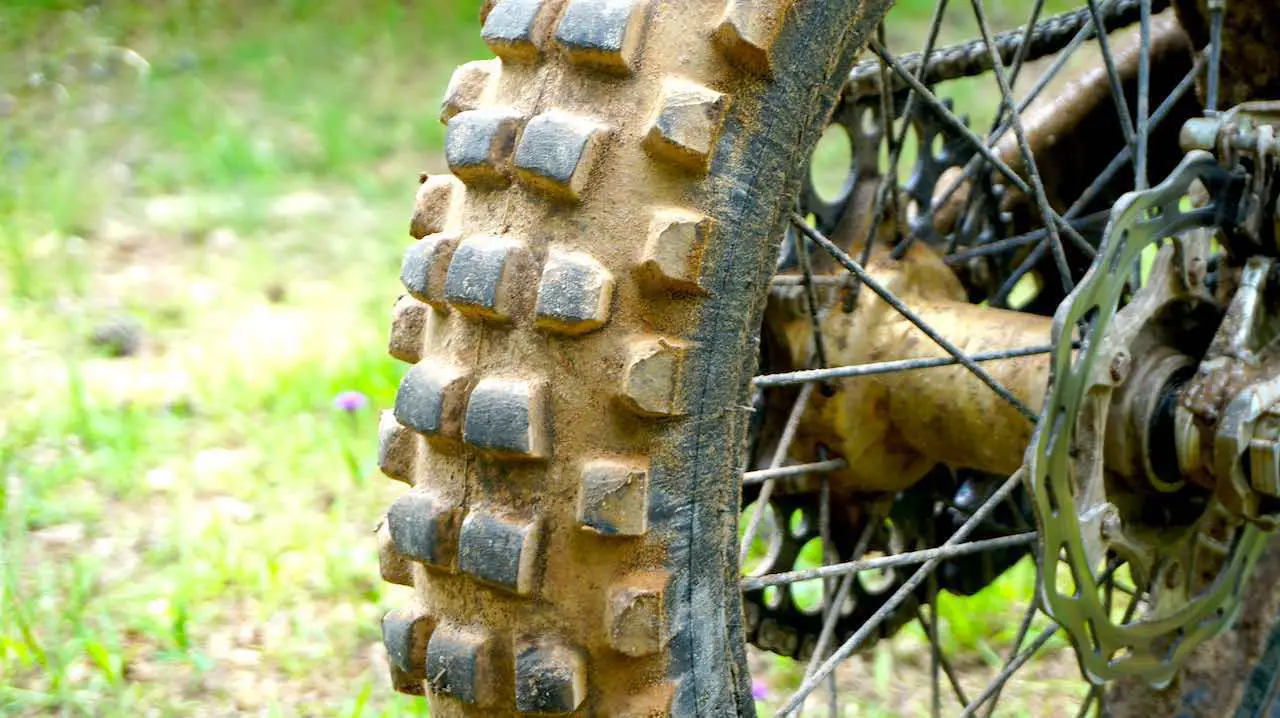 Handpicked Top 3 Best Dirt Bike Tires for Trail Riding