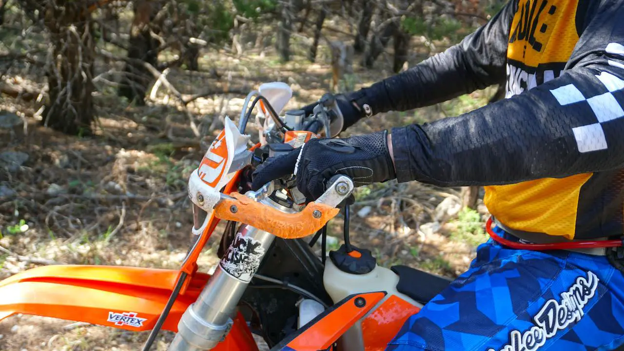 Dirt bike rider using his index finger to pull the clutch lever in