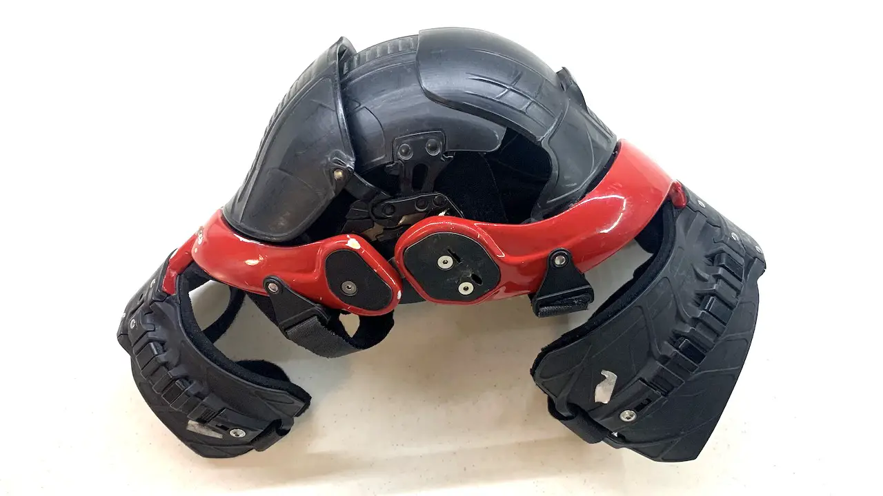 Left side of the Asterisk knee brace showing the knee protection mechanism