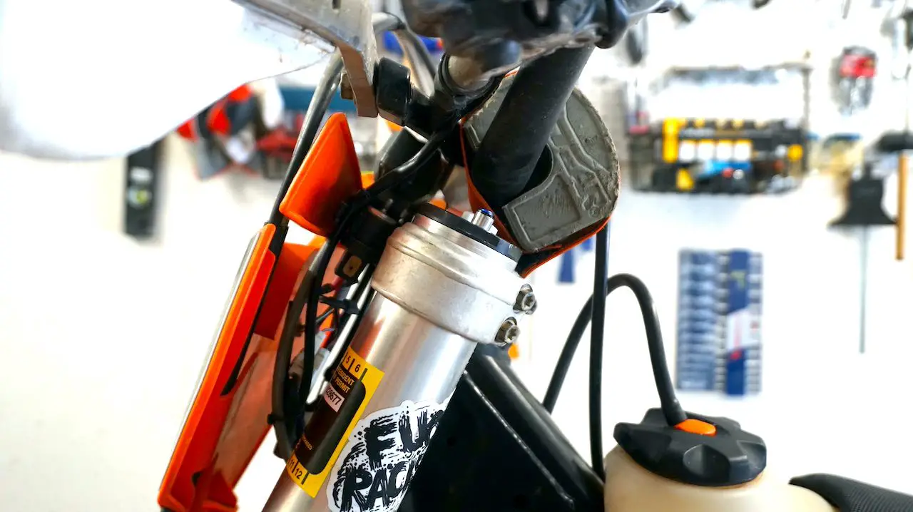 Handlebars inline with front forks in a center position